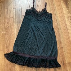 1950s full slip / slip dress black ruffle hem